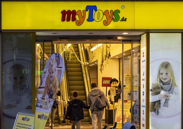 Shop von myToys Spielwaren. Filiale Königstraße Stuttgart. // 31.10.2022: Deutschland, Baden-Württemberg, Stuttgart. *** Store by myToys Spielwaren Filiale Königstraße Stuttgart 31 10 2022 Germany, Ba ...