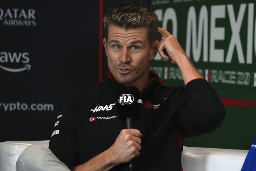 26.10.2023, Mexiko, Mexiko-Stadt: Der deutsche Haas-Pilot Nico Hülkenberg spricht während einer Pressekonferenz auf der Hermanos Rodriguez-Rennstrecke in Mexiko-Stadt. Foto: Fernando Llano/AP +++ dpa- ...