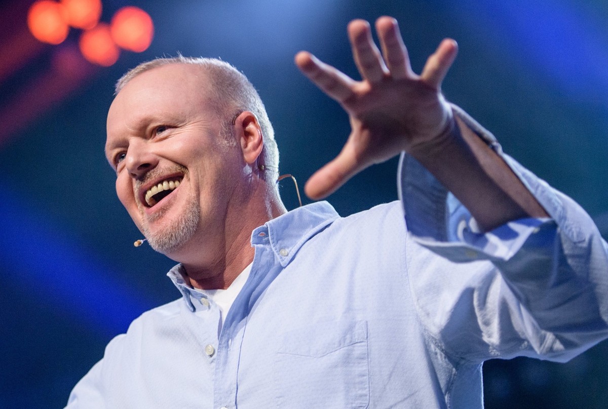 ARCHIV - 24.09.2017, Bayern, München: Entertainer Stefan Raab spricht bei der Eröffnung vom Unternehmensgründer- und Investorentreffen Bits & Pretzels. (zu dpa: «Raabs Firma produziert eine RTL-Sh ...