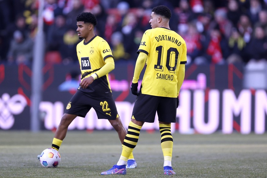 MAATSEN Ian Team BVB mit SANCHO Jadon DFL Bundesliga Saison 2023 - 2024 Bundesliga Spiel 1.FC Koeln - BVB am 20.01. 2024 in Koeln DFL REGULATIONS PROHIBIT ANY USE OF PHOTOGRAPHS as IMAGE SEQUENCES and ...