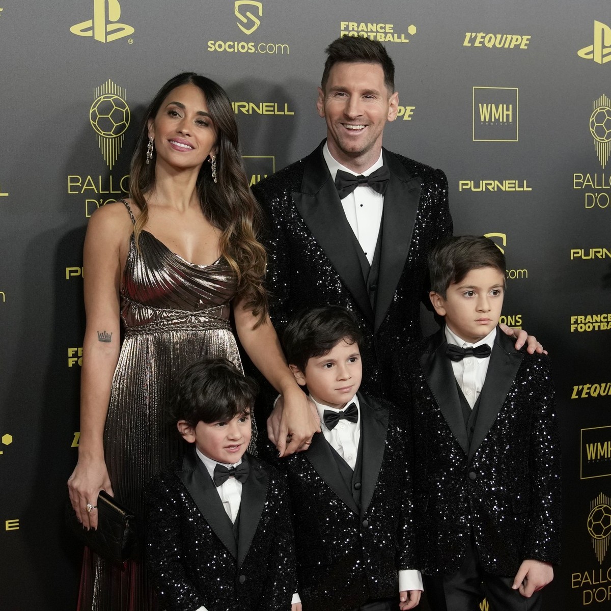 ARCHIV - 29.11.2021, Frankreich, Paris: Lionel Messi, Spieler von Paris Saint-Germain, seine Frau Antonela Roccuzzo und ihre S
