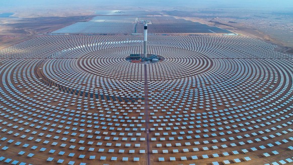 (180908) -- OUARZAZATE, Sept. 8, 2018 () -- Photo provided by Shandong Electric Power Construction Co., Ltd (SEPCO III) shows part of Morocco s NOOR II and NOOR III Concentrated Solar Power (CSP) proj ...