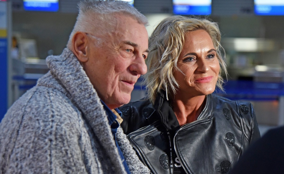 Entertainment Bilder des Tages Heinz Hönig mit Ehefrau Annika Kärsten-Hönig - Abflug der Kandidaten nach Australien zur RTL TV-Show ICH BIN EIN STAR - HOLT MICH HIER RAUS am Frankfurt am Main Internat ...