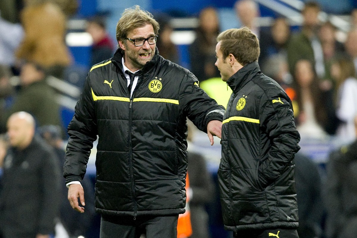 Trainer Juergen KLOPP (Jürgen, li.) freut sich mit Mario GOETZE (GÖTZE, beide DO) ueber den Einzug in das Finale, Fussball Champions League, Halbfinale, Real Madrid (Real) - Borussia Dortmund (DO) 2:0 ...