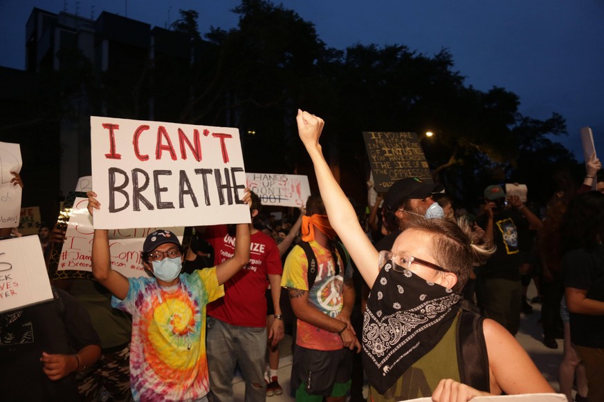 June 3, 2020, St. Petersburg, Florida, USA: Protesters in front of the St. Petersburg Police Department taking part in a protest against police brutality in the wake of George Floyd s death, on Tuesda ...