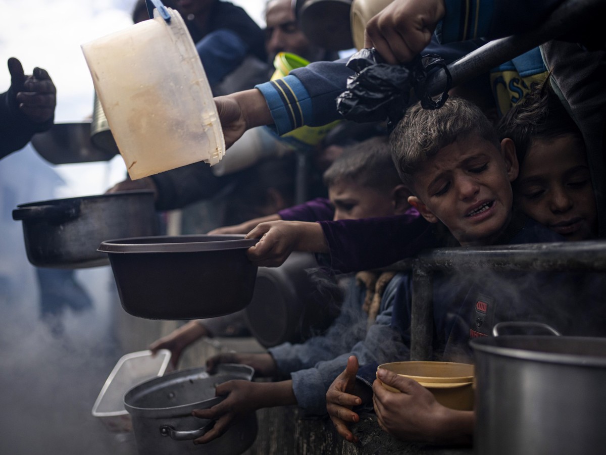FILE - Palestinians line up for a meal in Rafah, Gaza Strip, Friday, Feb. 16, 2024. (AP Photo/Fatima Shbair, File)
