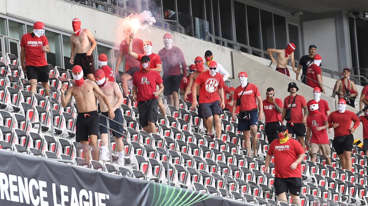 08.09.2022, Nice, France, Allianz Riviera, OGC Nice vs 1. FC Koeln - UEFA Europa Conference League 2022-2023 - Group D, Ultras / Hooligans Koeln Fans mit Pyrotechnik Foto Ralf Treese Nice Allianz Rivi ...